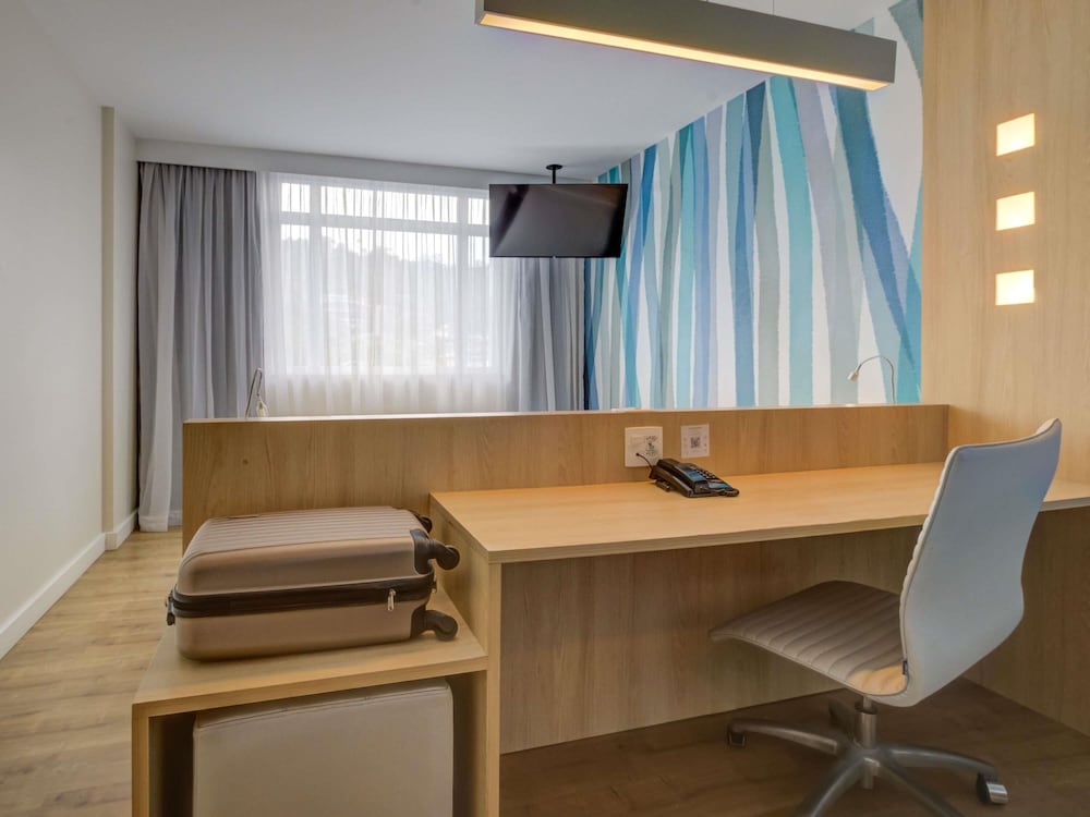 Habitación estándar con 2 camas individuales del hotel Mercure Rio De Janeiro Barra Da Tijuca. Foto 4