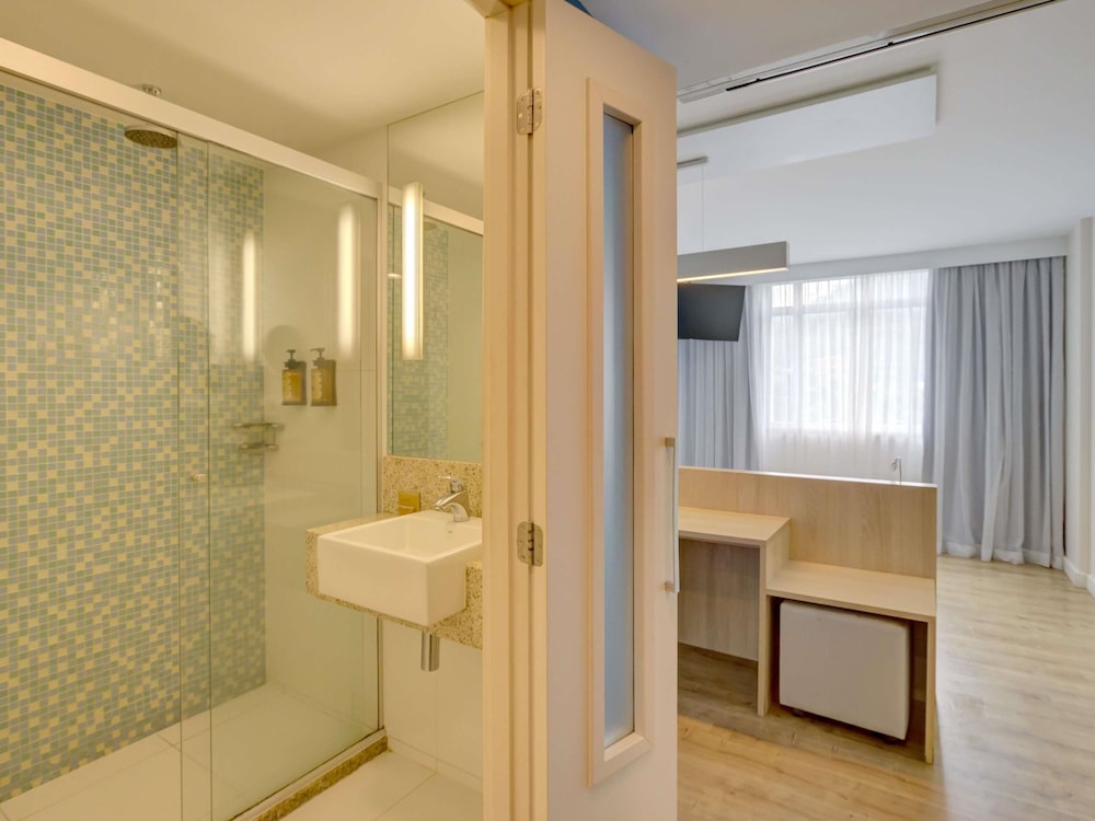 Habitación estándar con 2 camas individuales del hotel Mercure Rio De Janeiro Barra Da Tijuca. Foto 8