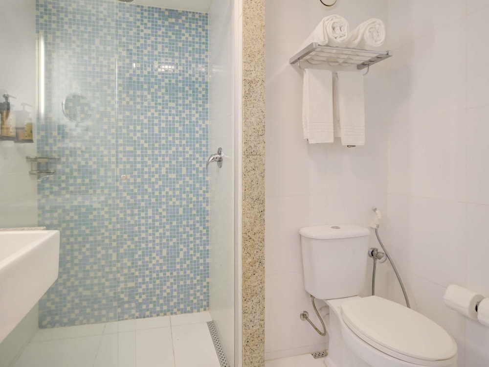 Habitación estándar con 2 camas individuales del hotel Mercure Rio De Janeiro Barra Da Tijuca. Foto 9