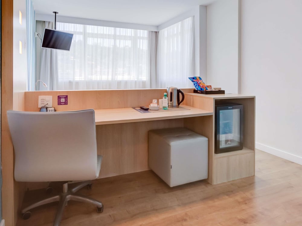 Habitación Privilege con cama doble y vistas frontales al océano del hotel Mercure Rio De Janeiro Barra Da Tijuca. Foto 5
