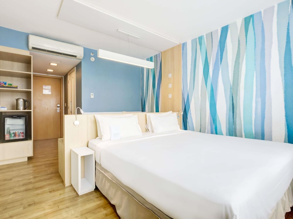 Habitación Privilege con cama doble y vistas frontales al océano del hotel Mercure Rio De Janeiro Barra Da Tijuca. Foto 10
