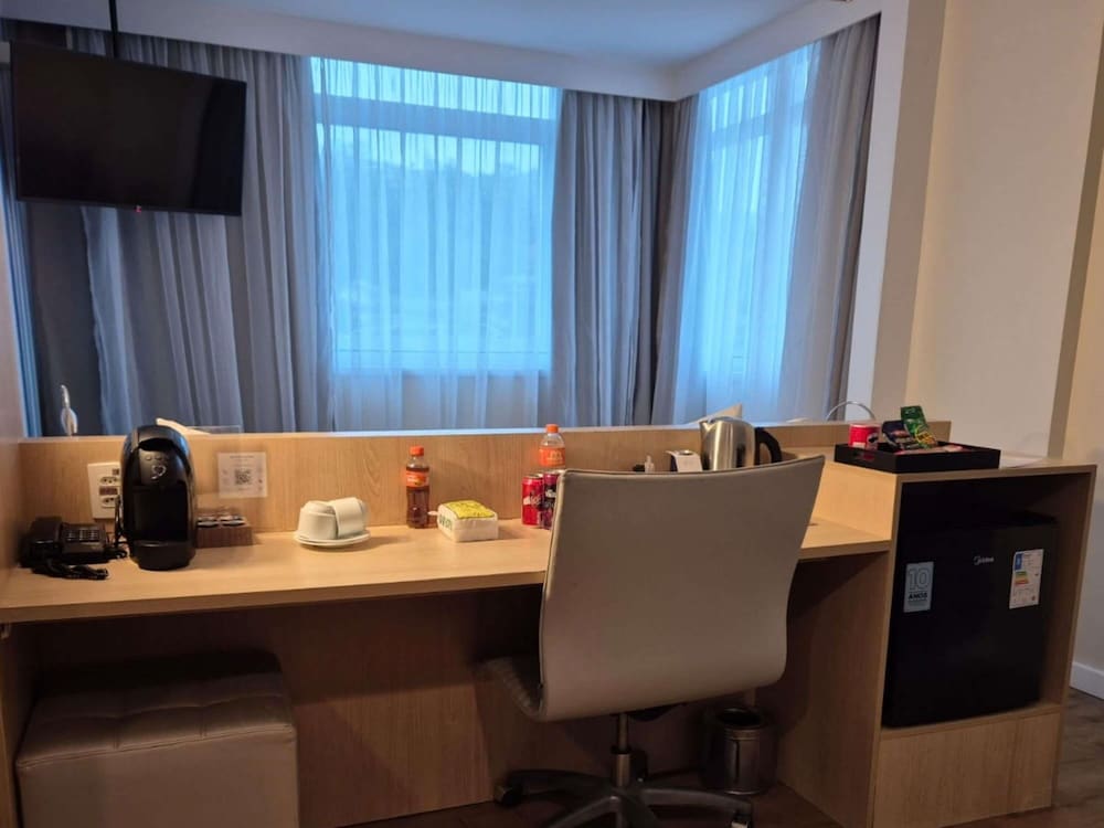 Habitación Privilege con cama doble y vistas frontales al océano del hotel Mercure Rio De Janeiro Barra Da Tijuca. Foto 11