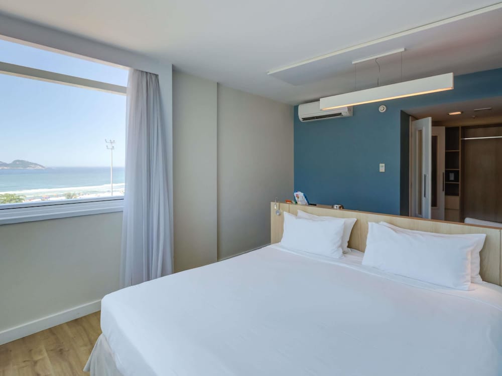 Habitación Privilege con cama doble y vistas frontales al océano del hotel Mercure Rio De Janeiro Barra Da Tijuca. Foto 15