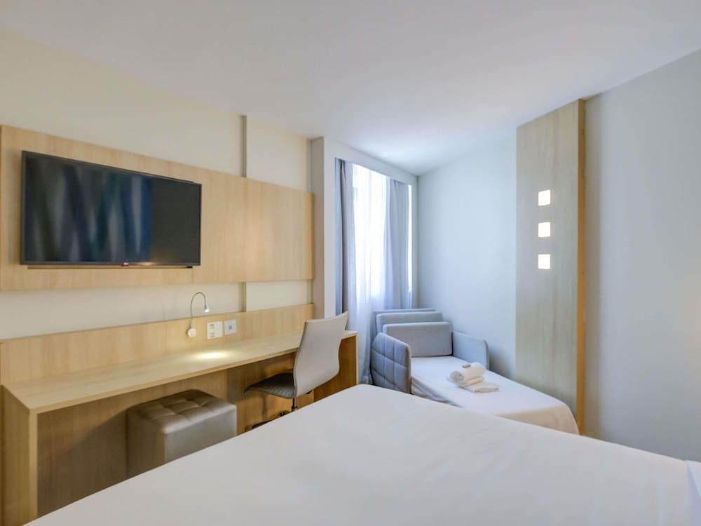 Habitación Standard con cama doble y sofá cama del hotel Mercure Rio De Janeiro Barra Da Tijuca