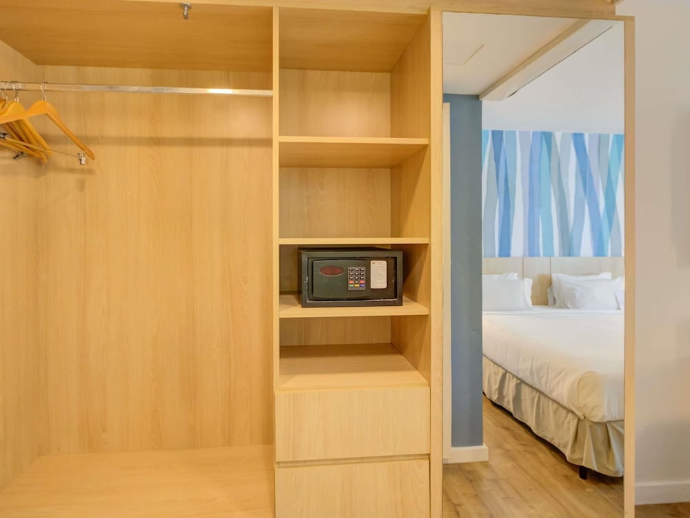 Habitación Standard con cama doble y sofá cama del hotel Mercure Rio De Janeiro Barra Da Tijuca. Foto 5