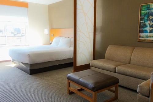 Habitación con cama King (con sofá - cama) del hotel Hyatt Place Chicago-south/university Medical Center. Foto 2