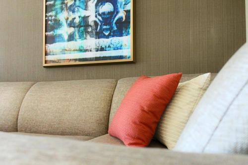 Habitación con cama King (con sofá - cama) del hotel Hyatt Place Chicago-south/university Medical Center. Foto 7