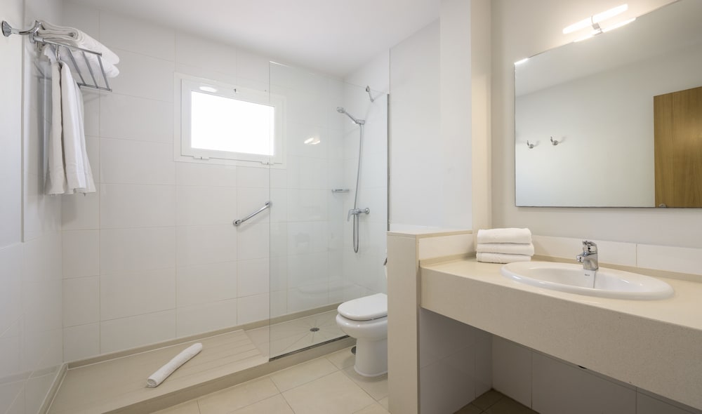 Bungalow, 2 habitaciones, 4 personas del hotel Aparthotel Ilunion Costa Sal Lanzarote. Foto 10