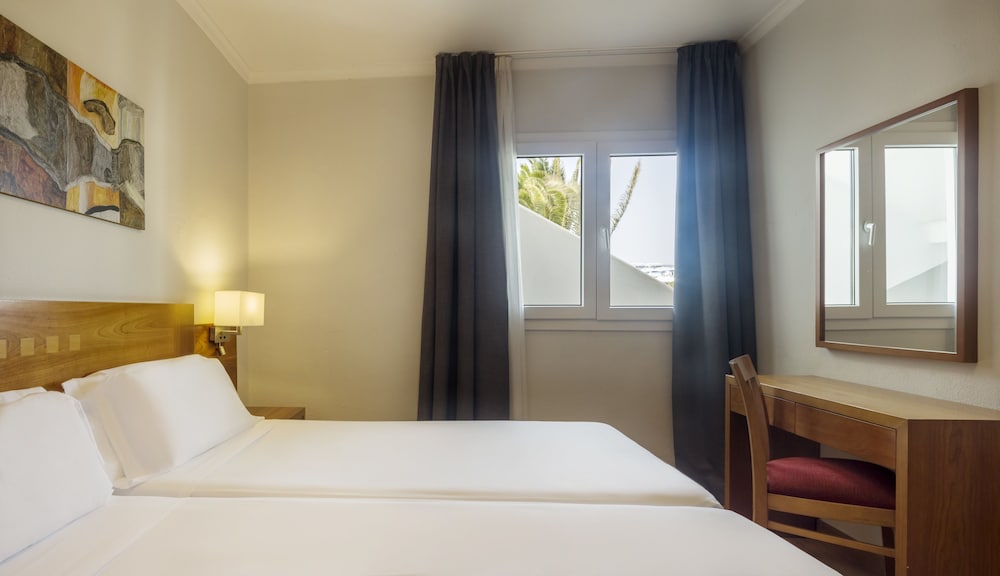 Apartamento, 2 habitaciones, en la zona del jardín del hotel Aparthotel Ilunion Costa Sal Lanzarote. Foto 2