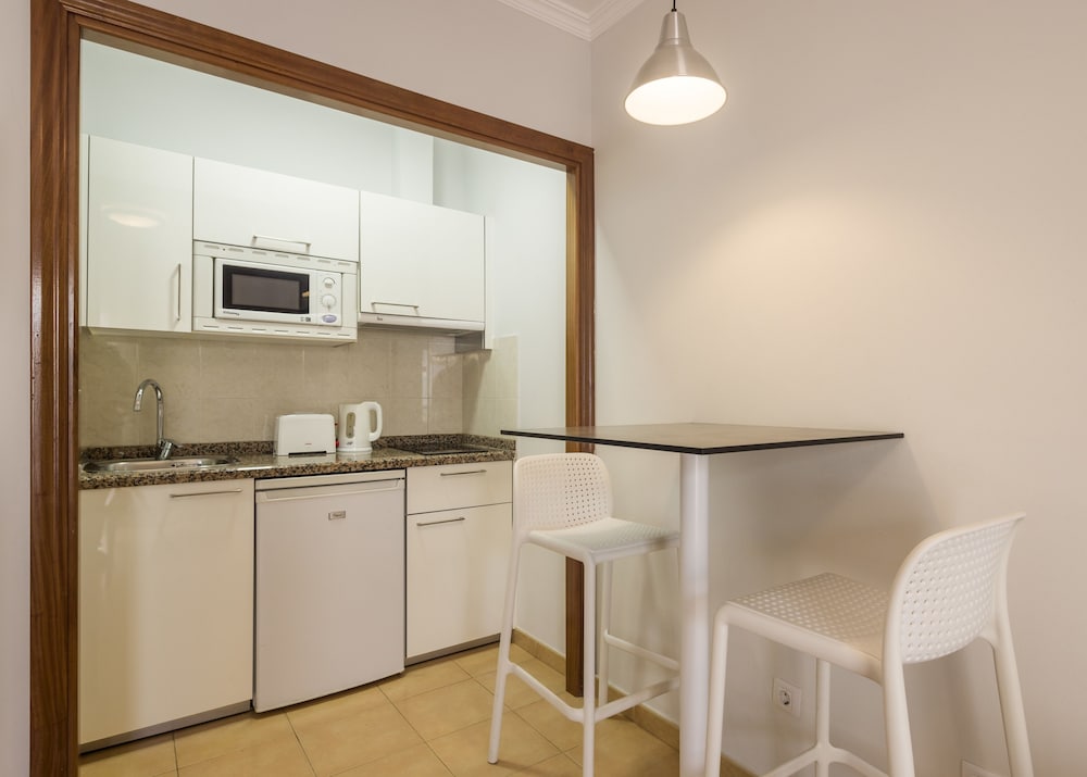 Estudio del hotel Aparthotel Ilunion Costa Sal Lanzarote. Foto 2