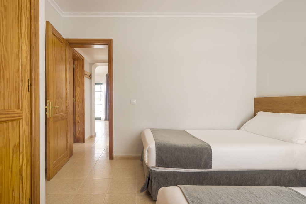 Bungalow, 2 habitaciones, 5 personas del hotel Aparthotel Ilunion Costa Sal Lanzarote. Foto 3