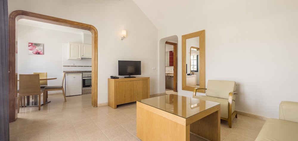 Bungalow, 2 habitaciones, 5 personas del hotel Aparthotel Ilunion Costa Sal Lanzarote. Foto 5