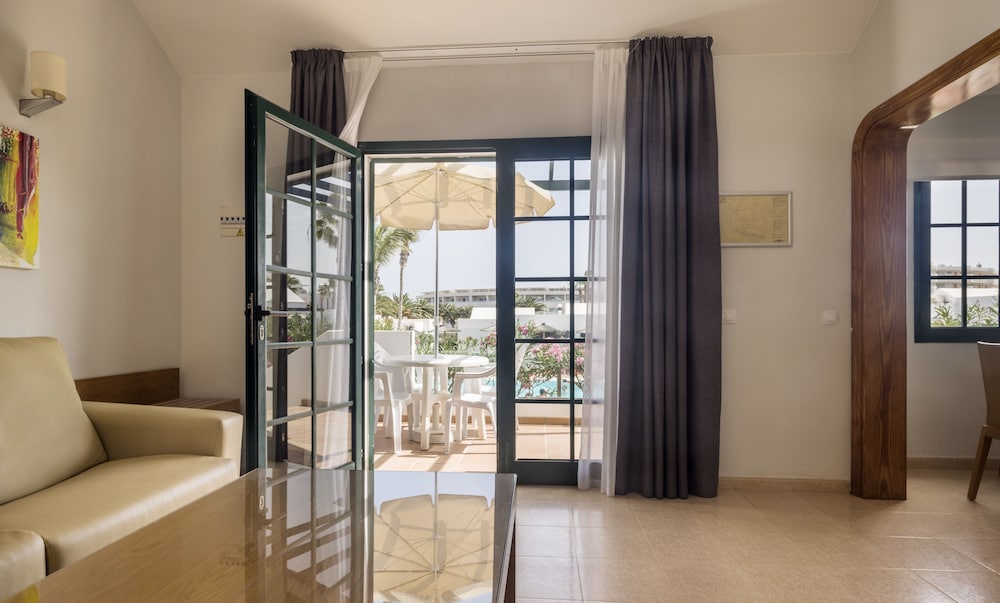 Bungalow, 2 habitaciones, 5 personas del hotel Aparthotel Ilunion Costa Sal Lanzarote. Foto 7