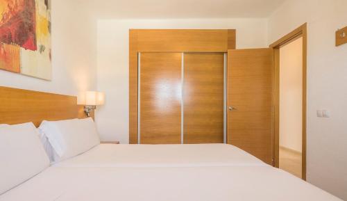 Apartamento Balcón o Terraza Con Cocina 1 habitación 2 Camas individuales del hotel Aparthotel Ilunion Costa Sal Lanzarote. Foto 1