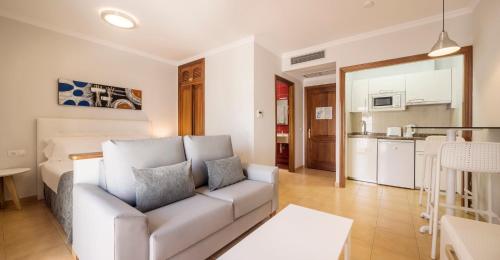 Estudio del hotel Aparthotel Ilunion Costa Sal Lanzarote. Foto 4