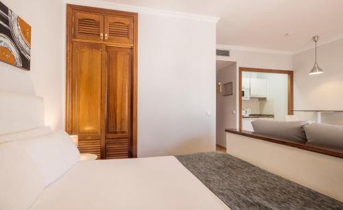 Estudio del hotel Aparthotel Ilunion Costa Sal Lanzarote. Foto 5