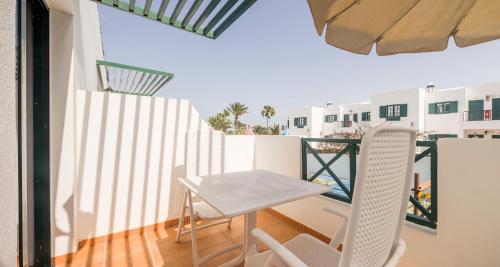 Estudio del hotel Aparthotel Ilunion Costa Sal Lanzarote. Foto 6