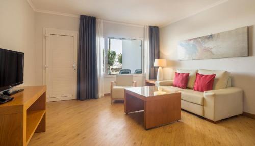 Apartamento de 1 dormitorio con jardín del hotel Aparthotel Ilunion Costa Sal Lanzarote. Foto 4