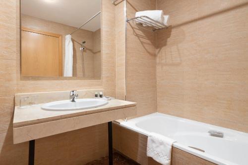 Habitación Doble - 2 camas del hotel Exe Campus San Mamés. Foto 14
