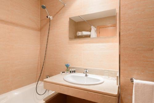 Habitación Doble - 2 camas del hotel Exe Campus San Mamés. Foto 19