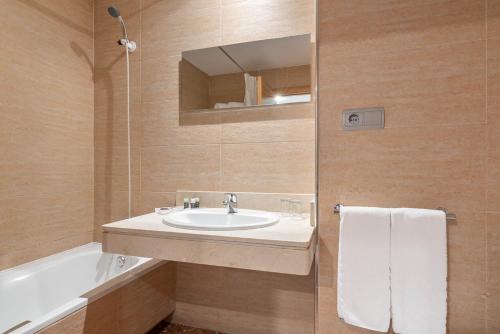 Habitación doble 2 Camas individuales kitchenette Normal del hotel Exe Campus San Mamés. Foto 5