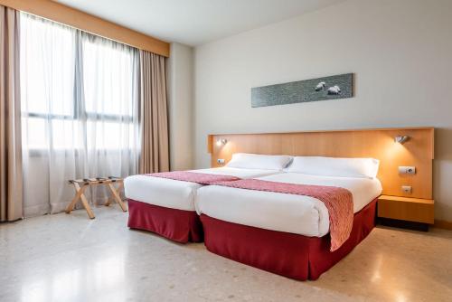 Habitación Triple del hotel Exe Campus San Mamés. Foto 6