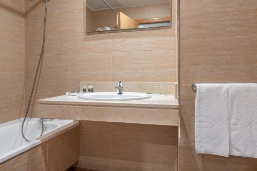 Habitación cuádruple del hotel Exe Campus San Mamés. Foto 3
