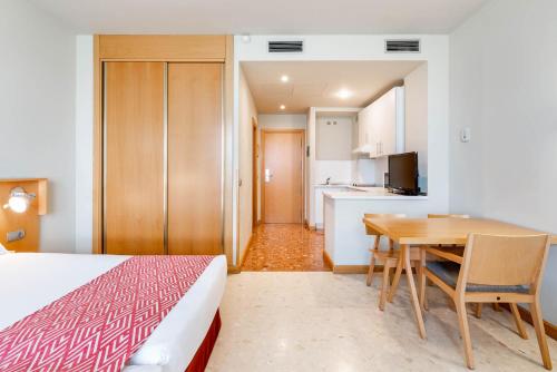 Habitación cuádruple del hotel Exe Campus San Mamés. Foto 5