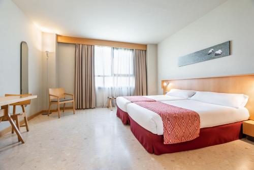 Habitación cuádruple del hotel Exe Campus San Mamés. Foto 7