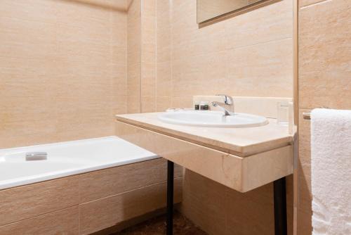 Habitación cuádruple del hotel Exe Campus San Mamés. Foto 12