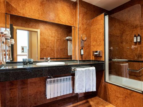 Habitación Triple Estándar del hotel Zentral León. Foto 4