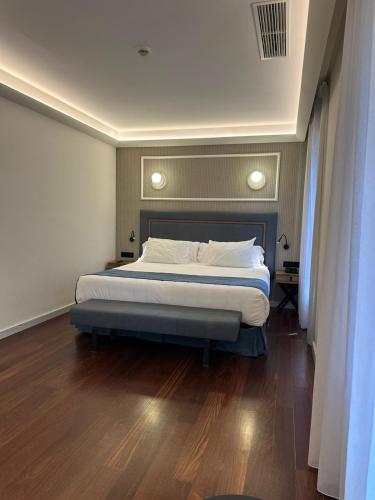 Habitación doble Lujo 1 Cama queen 2 Camas individuales del hotel Iberik Gran Balneario De Guitiriz. Foto 2