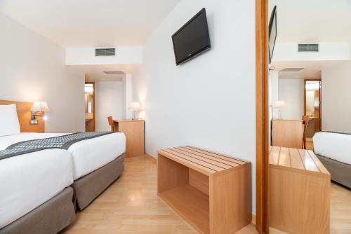Habitación Doble Estándar - 2 camas del hotel Exe Puerta de San Pedro. Foto 1