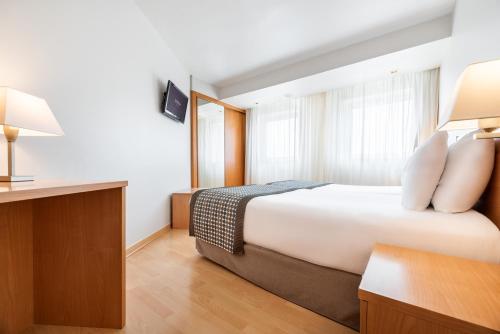 Habitación Doble Estándar - 2 camas del hotel Exe Puerta de San Pedro. Foto 4