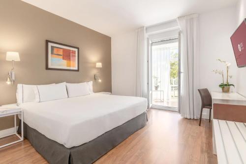 Habitación Doble con Terraza del hotel Exe Victoria Palace. Foto 1