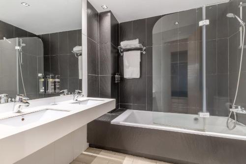Habitación Triple del hotel Exe Victoria Palace. Foto 1