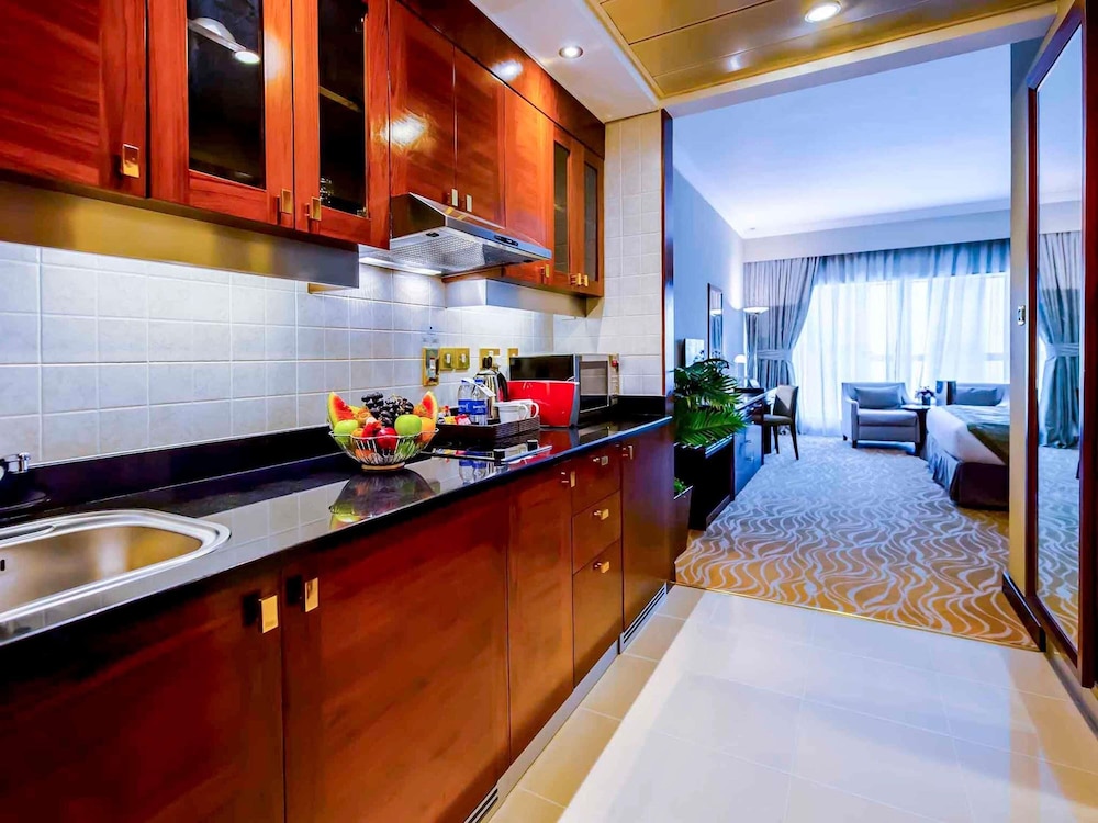 Estudio con cama king size del hotel Majlis Grand Mercure Residence Abu Dhabi
