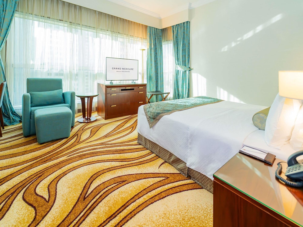 Suite de un dormitorio del hotel Majlis Grand Mercure Residence Abu Dhabi. Foto 3