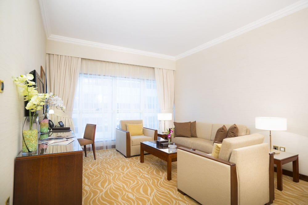 Suite de un dormitorio del hotel Majlis Grand Mercure Residence Abu Dhabi. Foto 5