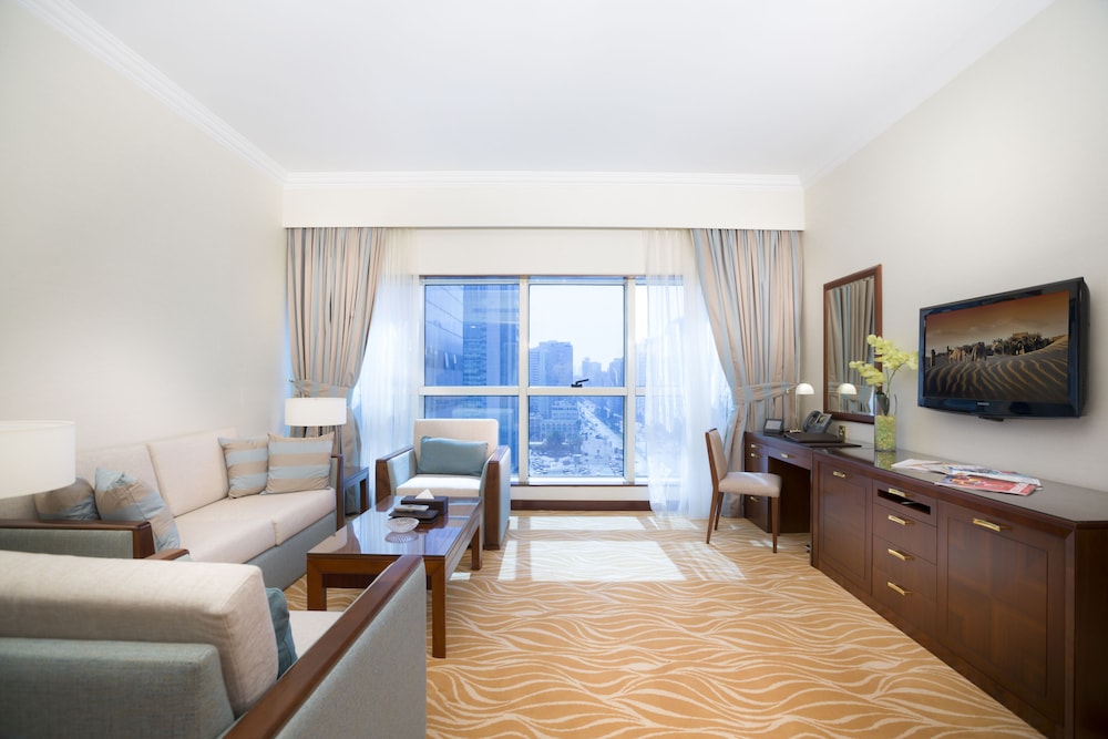 Suite de un dormitorio del hotel Majlis Grand Mercure Residence Abu Dhabi. Foto 8