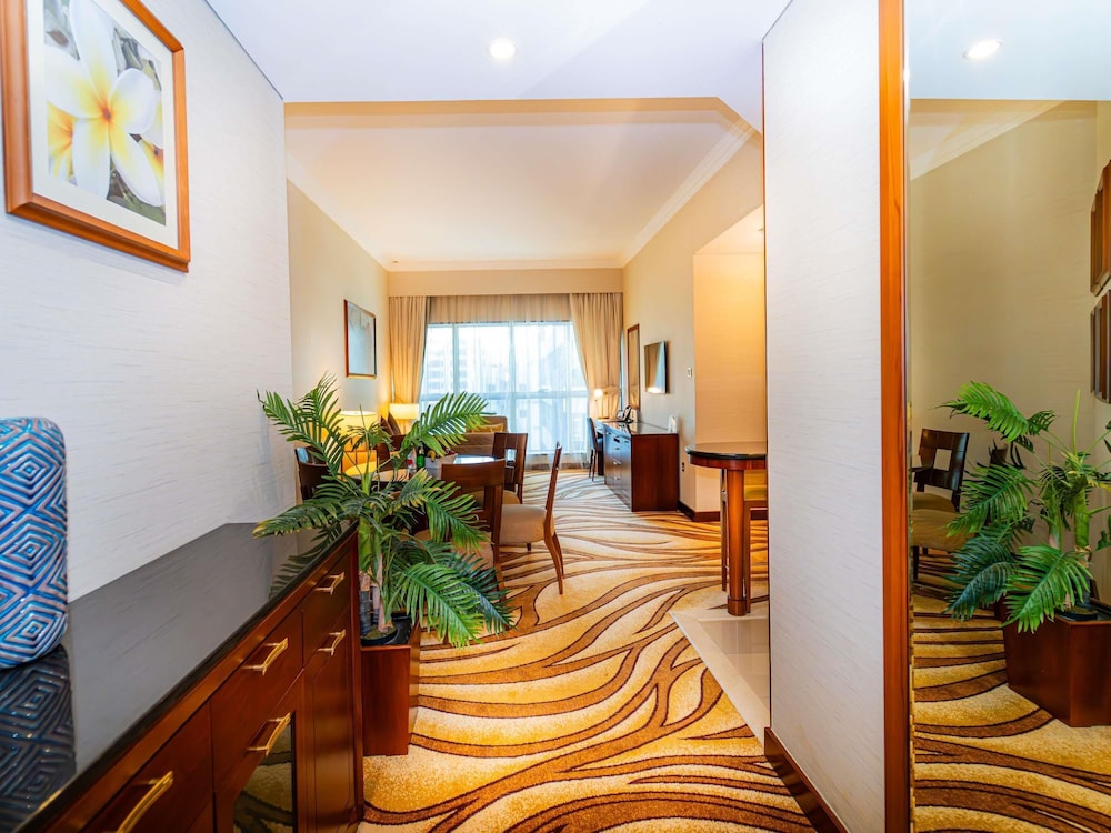 Suite de dos dormitorios del hotel Majlis Grand Mercure Residence Abu Dhabi. Foto 4