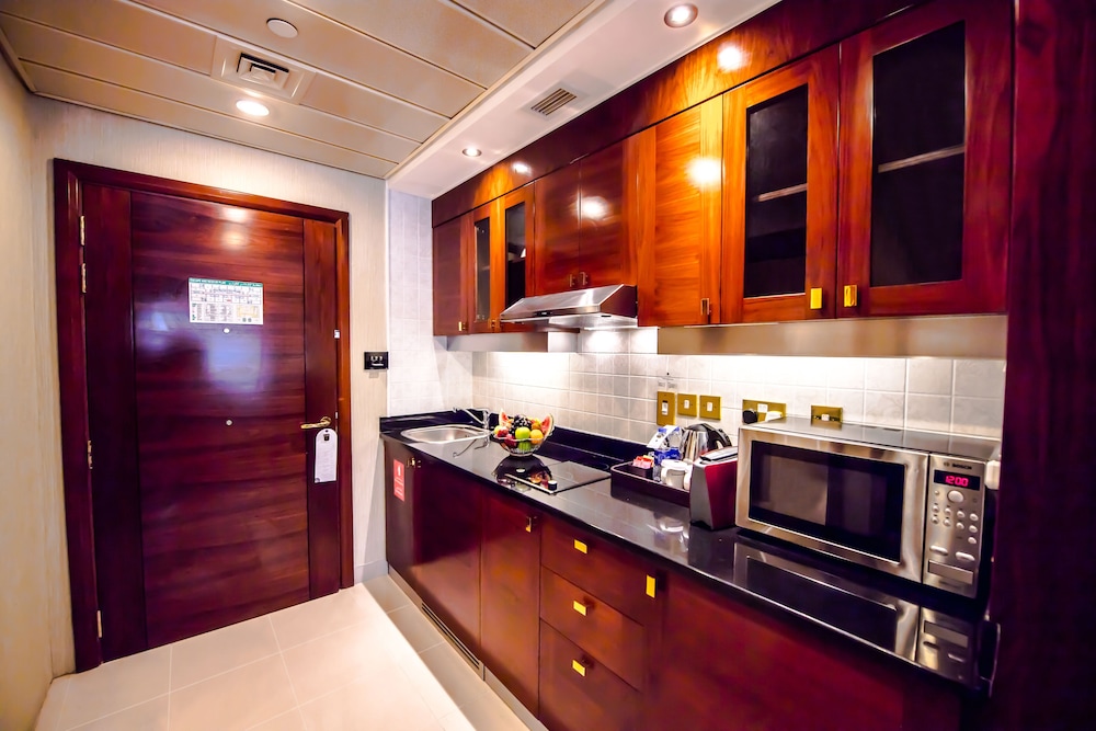 Estudio con camas gemelas del hotel Majlis Grand Mercure Residence Abu Dhabi. Foto 3