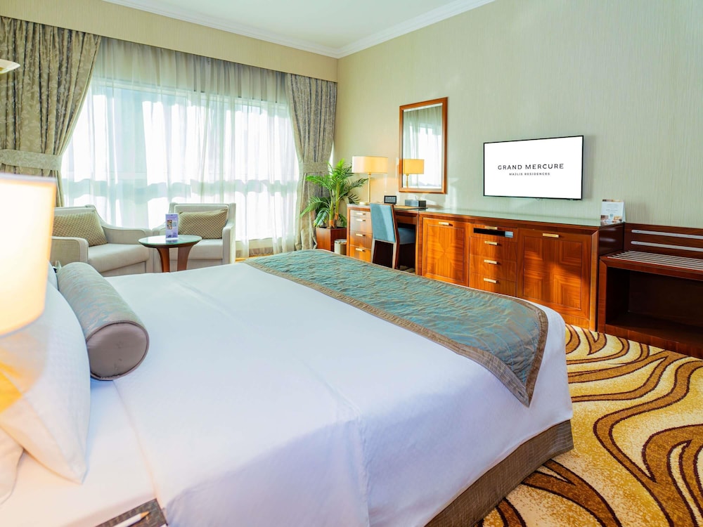 Estudio con cama king size del hotel Majlis Grand Mercure Residence Abu Dhabi. Foto 5