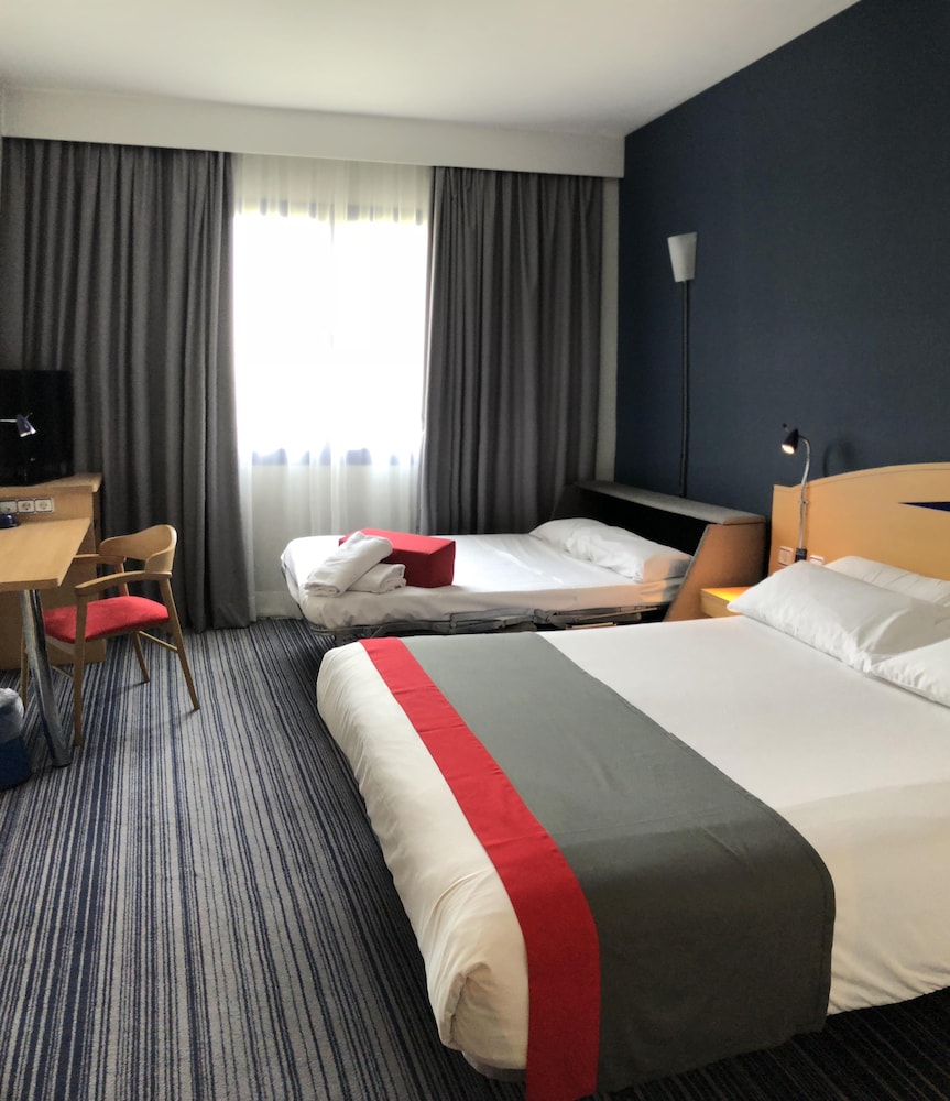 Habitación estándar, 1 cama de matrimonio con sofá cama (Free Breakfast) del hotel Holiday Inn Express Madrid-san Sebastian De Los Reyes, An Ihg. Foto 2
