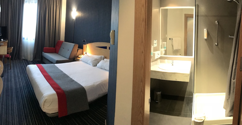 Habitación estándar, 1 cama de matrimonio con sofá cama (Free Breakfast) del hotel Holiday Inn Express Madrid-san Sebastian De Los Reyes, An Ihg. Foto 3