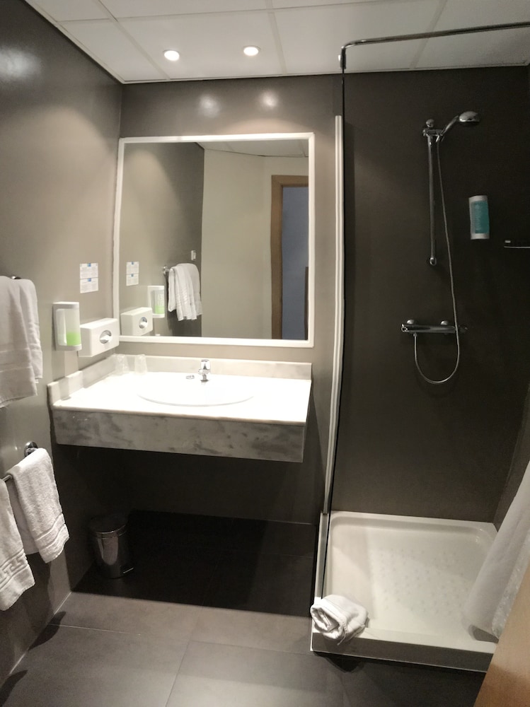 Habitación estándar, 1 cama de matrimonio con sofá cama (Free Breakfast) del hotel Holiday Inn Express Madrid-san Sebastian De Los Reyes, An Ihg. Foto 5