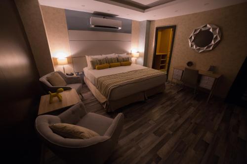 Suite Presidencial del hotel Ojos Del Rio. Foto 1