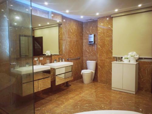 Suite Presidencial del hotel Ojos Del Rio. Foto 11