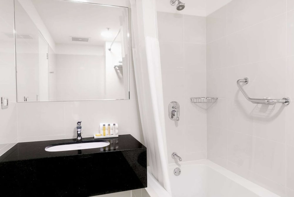 Habitación superior, 1 cama de matrimonio, no fumadores del hotel Wyndham Costa Del Sol Lima City. Foto 8