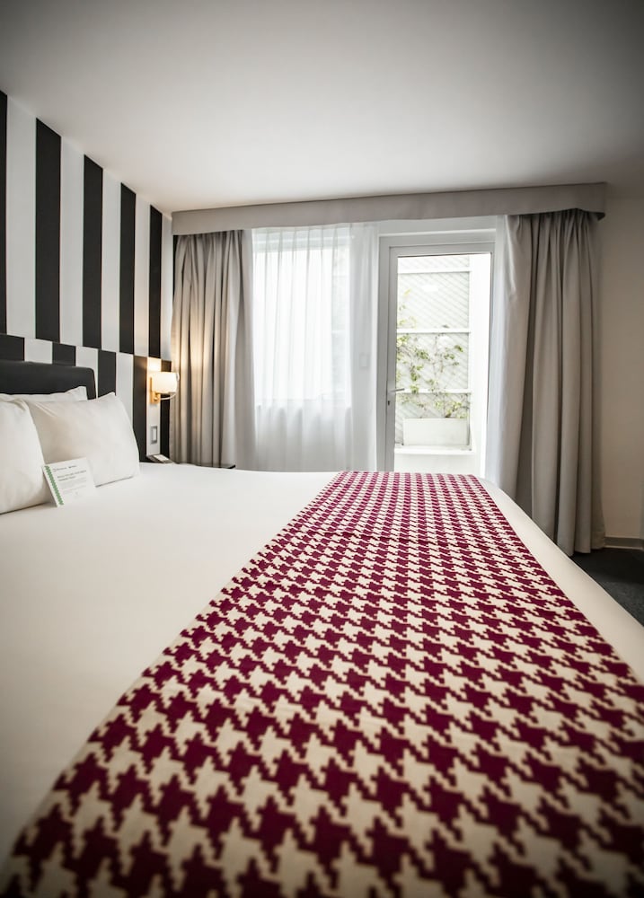 Habitación superior, 1 cama de matrimonio grande, no fumadores del hotel Wyndham Costa Del Sol Lima City. Foto 11